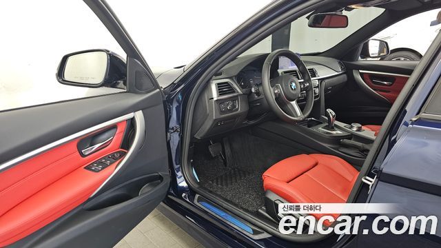 BMW 3-Series 330i M Sport Shadow