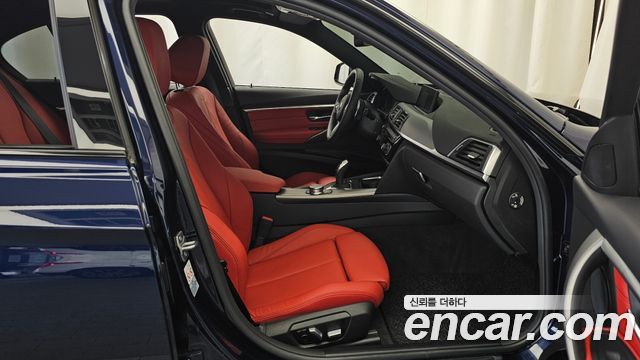 BMW 3-Series 330i M Sport Shadow