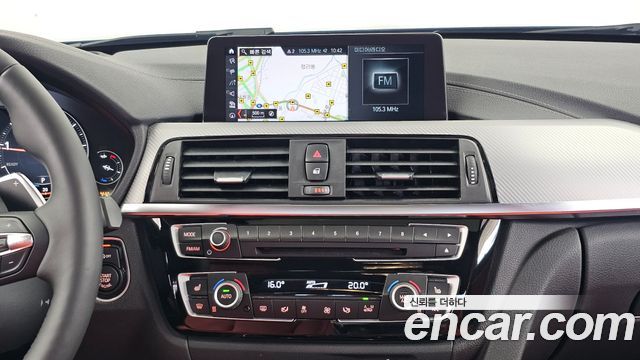 BMW 3-Series 330i M Sport Shadow