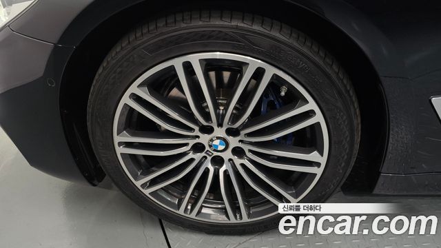 BMW 5-Series 530i M Sport Package Plus
