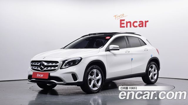 Mercedes-Benz GLA-Class GLA220
