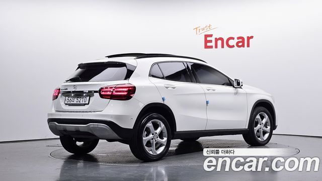 Mercedes-Benz GLA-Class GLA220