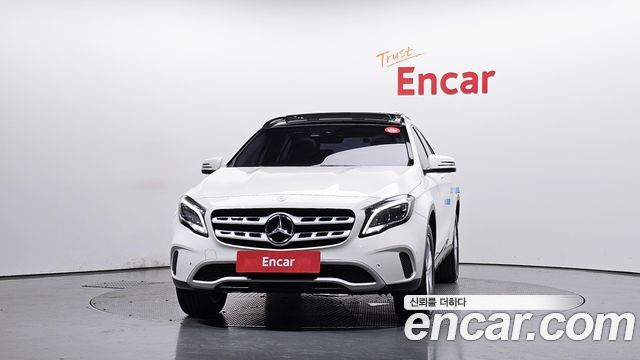 Mercedes-Benz GLA-Class GLA220