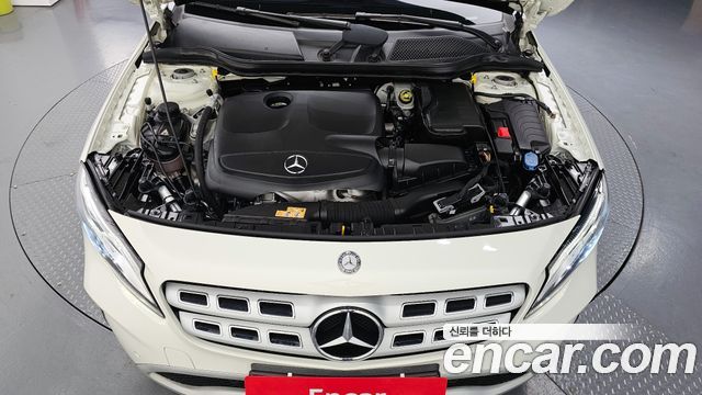 Mercedes-Benz GLA-Class GLA220