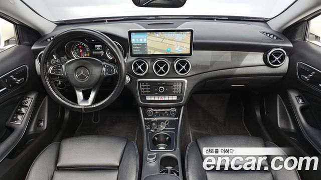 Mercedes-Benz GLA-Class GLA220
