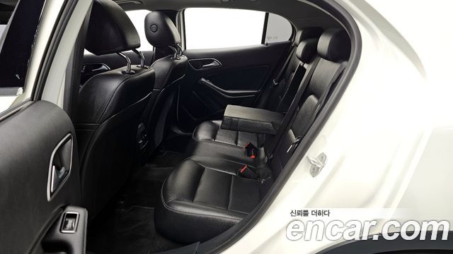 Mercedes-Benz GLA-Class GLA220