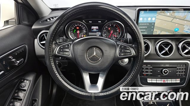 Mercedes-Benz GLA-Class GLA220