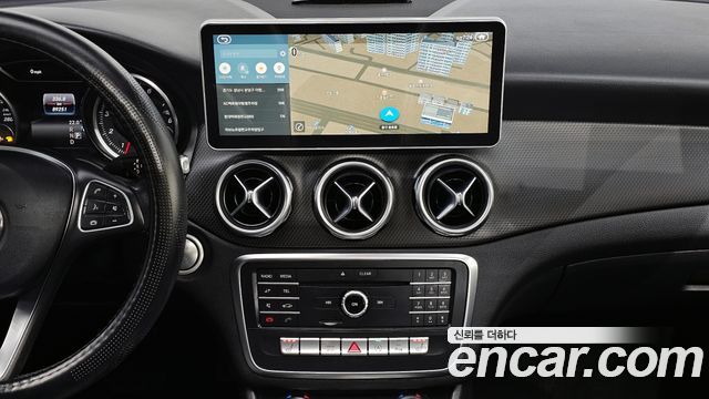 Mercedes-Benz GLA-Class GLA220