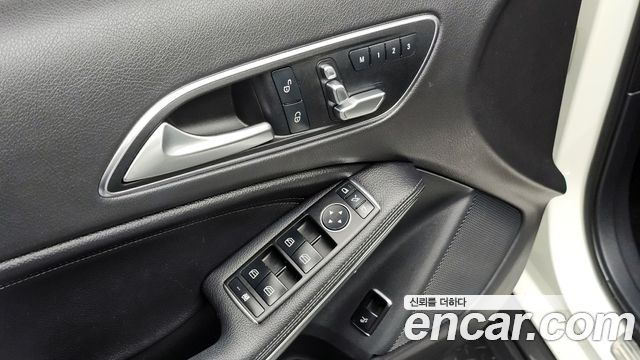 Mercedes-Benz GLA-Class GLA220