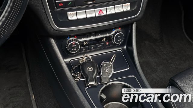 Mercedes-Benz GLA-Class GLA220