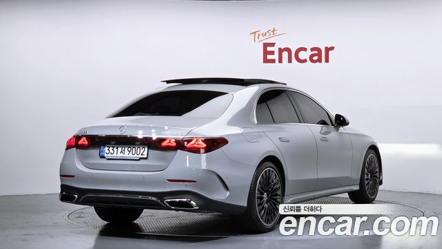 Mercedes-Benz E-Class E300 4MATIC AMG Line Premiere Special