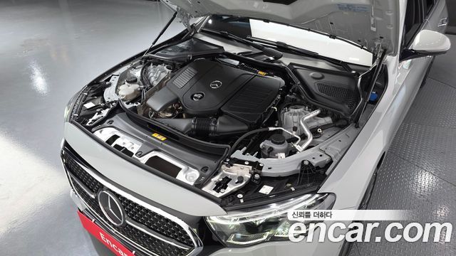 Mercedes-Benz E-Class E300 4MATIC AMG Line Premiere Special