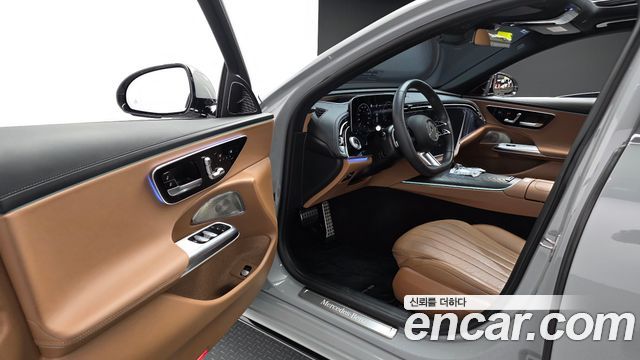Mercedes-Benz E-Class E300 4MATIC AMG Line Premiere Special