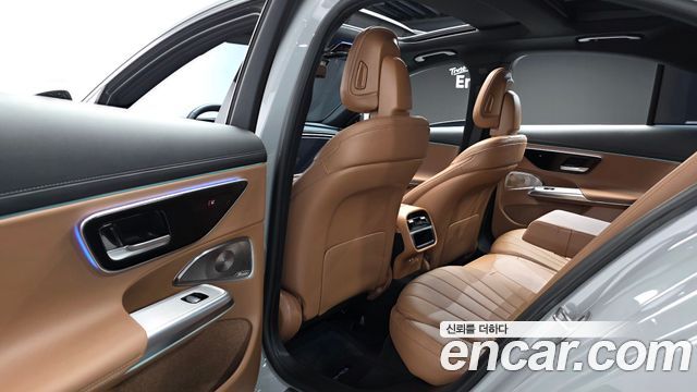 Mercedes-Benz E-Class E300 4MATIC AMG Line Premiere Special