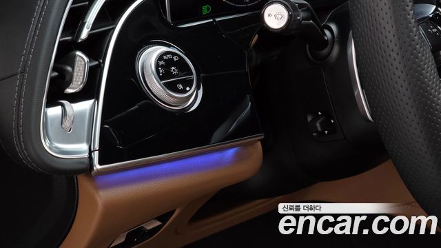 Mercedes-Benz E-Class E300 4MATIC AMG Line Premiere Special