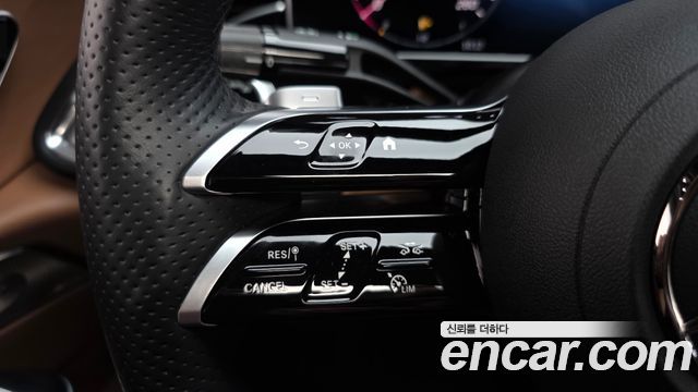 Mercedes-Benz E-Class E300 4MATIC AMG Line Premiere Special