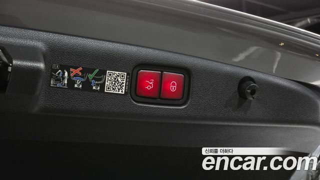 Mercedes-Benz E-Class E300 4MATIC AMG Line Premiere Special