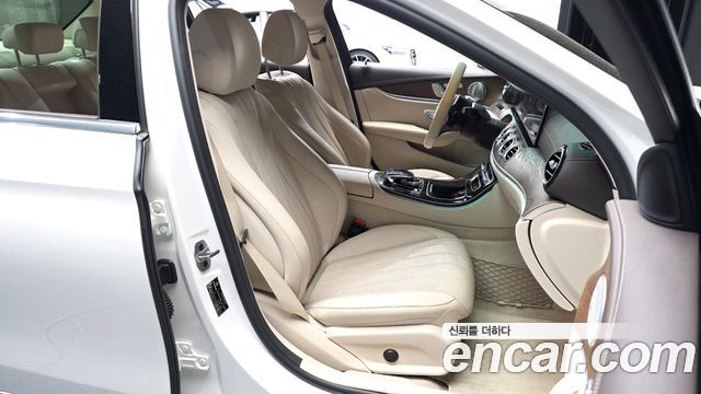 Mercedes-Benz E-Class E300 4MATIC Exclusive