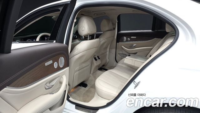 Mercedes-Benz E-Class E300 4MATIC Exclusive