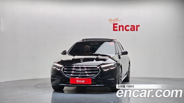 Mercedes-Benz E-Class E300 4MATIC Exclusive
