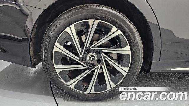 Mercedes-Benz E-Class E300 4MATIC Exclusive