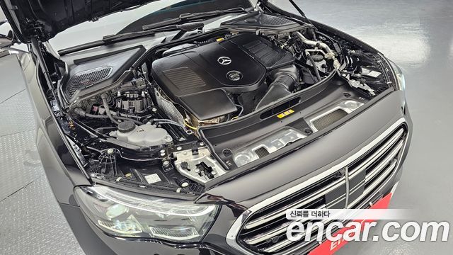 Mercedes-Benz E-Class E300 4MATIC Exclusive