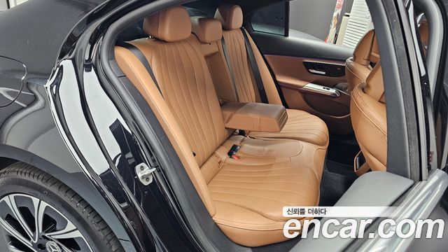 Mercedes-Benz E-Class E300 4MATIC Exclusive