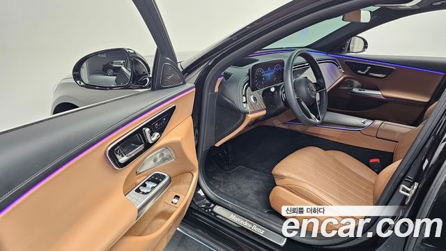 Mercedes-Benz E-Class E300 4MATIC Exclusive