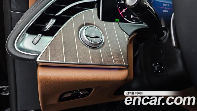 Mercedes-Benz E-Class E300 4MATIC Exclusive
