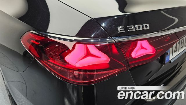 Mercedes-Benz E-Class E300 4MATIC Exclusive