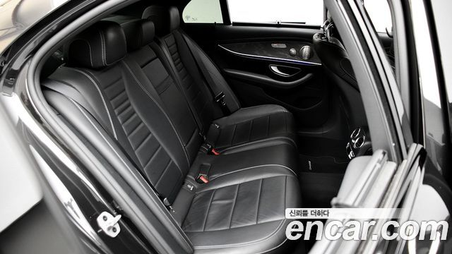 Mercedes-Benz E-Class E350 4MATIC AMG Line