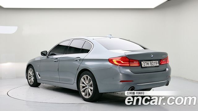 BMW 5-Series 520i Luxury