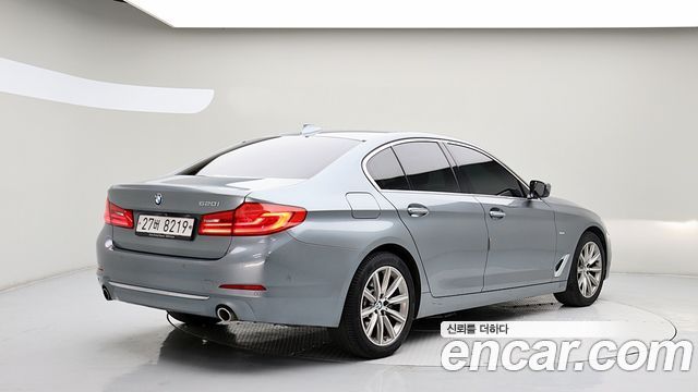 BMW 5-Series 520i Luxury