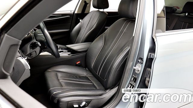 BMW 5-Series 520i Luxury