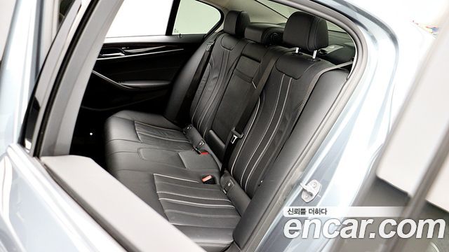 BMW 5-Series 520i Luxury
