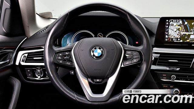 BMW 5-Series 520i Luxury