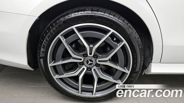 Mercedes-Benz E-Class E220d 4MATIC AMG Line