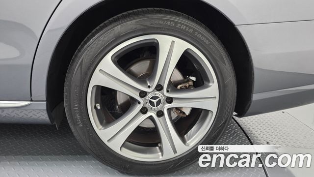 Mercedes-Benz E-Class E300 AV Intelligent Drive