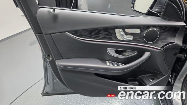 Mercedes-Benz E-Class E300 AV Intelligent Drive