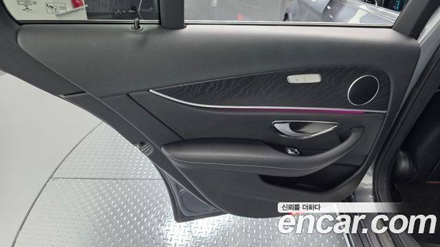 Mercedes-Benz E-Class E300 AV Intelligent Drive