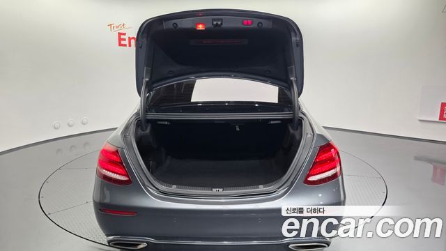 Mercedes-Benz E-Class E300 AV Intelligent Drive