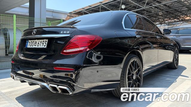 Mercedes-Benz E-Class E300 4MATIC Avnatgarde