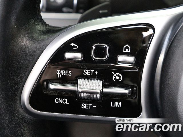Mercedes-Benz E-Class E300 4MATIC Avnatgarde