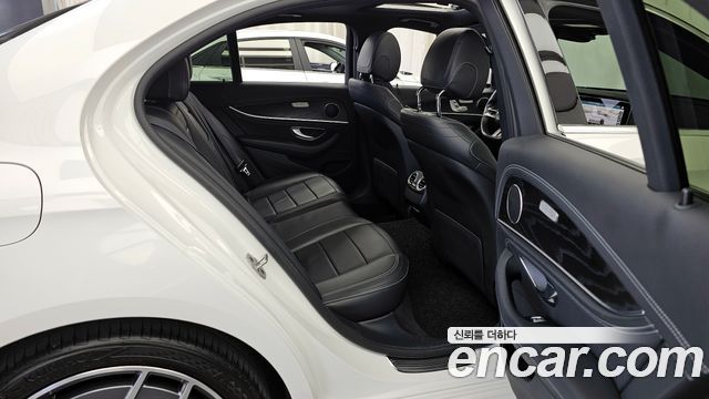Mercedes-Benz E-Class E220d 4MATIC AMG Line