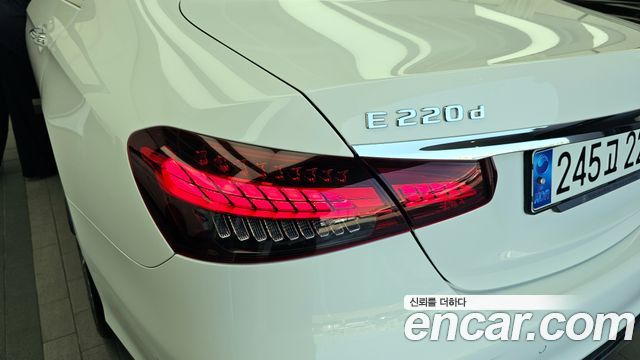 Mercedes-Benz E-Class E220d 4MATIC AMG Line