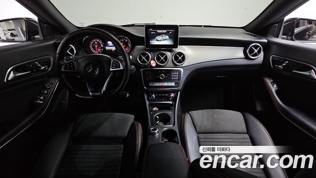 Mercedes-Benz CLA-Class CLA220 AMG Line