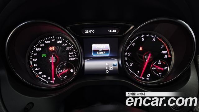 Mercedes-Benz CLA-Class CLA220 AMG Line