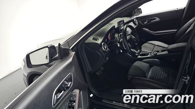 Mercedes-Benz CLA-Class CLA220 AMG Line