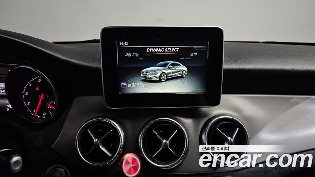Mercedes-Benz CLA-Class CLA220 AMG Line