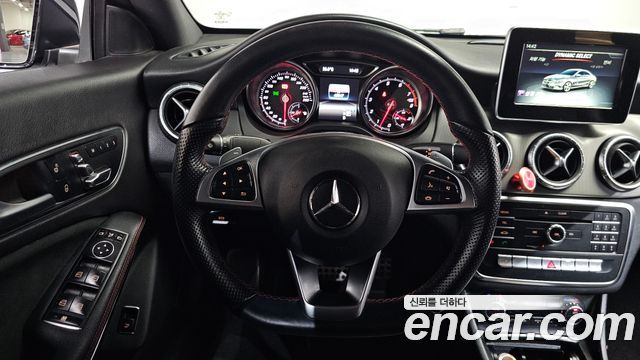 Mercedes-Benz CLA-Class CLA220 AMG Line